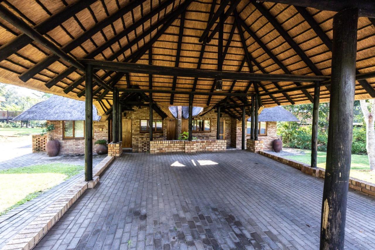 Legend Safaris 257B - In Kruger Park Lodge Hazyview Exterior photo